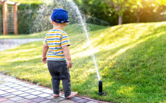 System nawadniania ogrodu krok po kroku. Jak zrobić to samodzielnie?