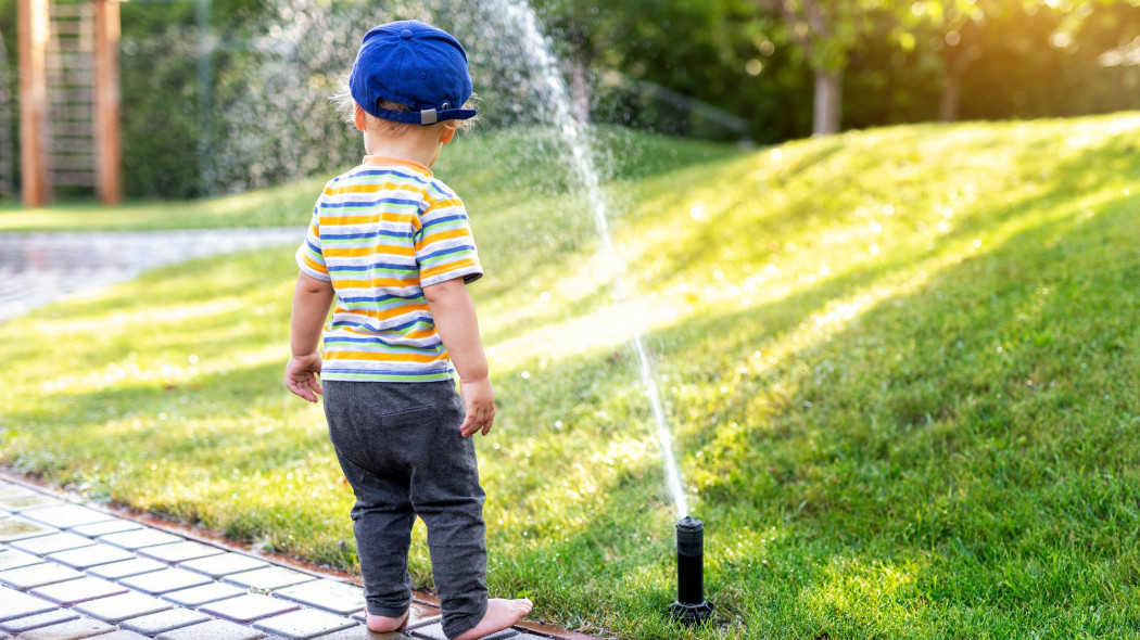 System nawadniania ogrodu krok po kroku. Jak zrobić to samodzielnie?