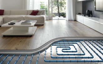 Grzejniki znikają z domów. Podłogówka wygrywa komfortem, ale cena zaskakuje