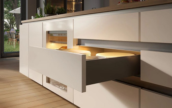 Czy szuflady kuchenne bez uchwytów to dobry pomysł? Na przykładzie systemu Vello od GTV