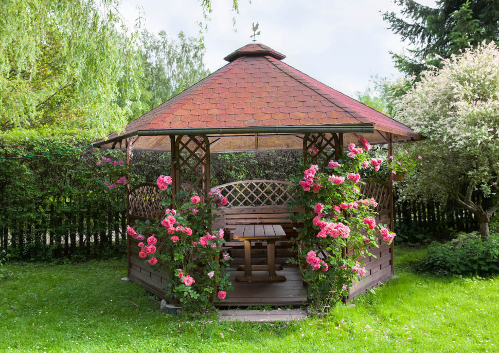 altanka ogrodowa w stylu romantycznym