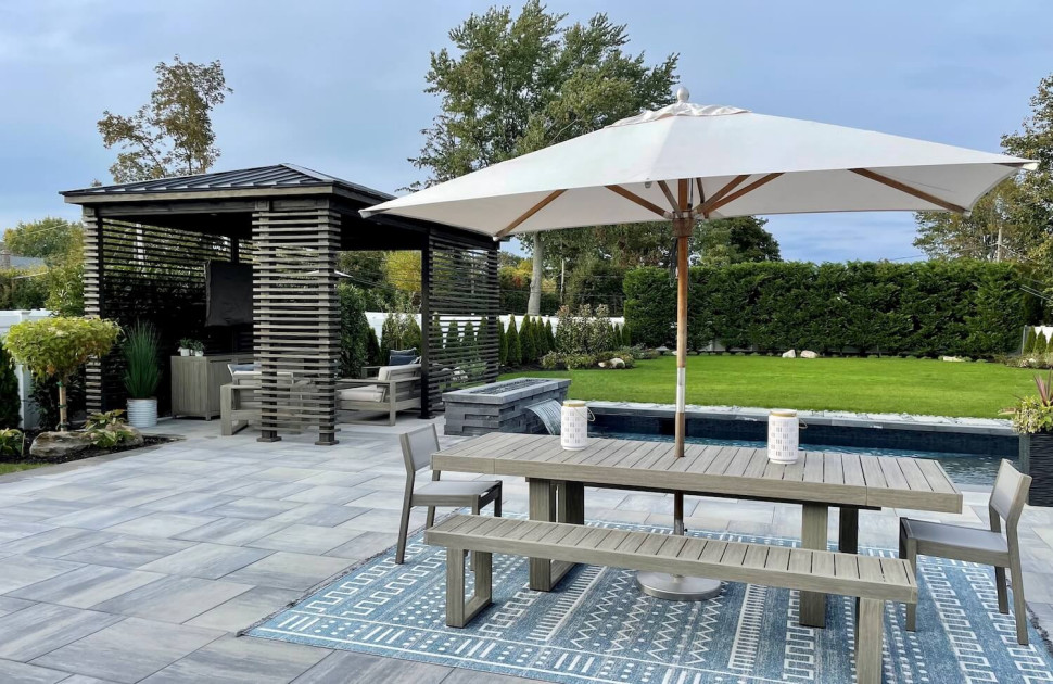 nowoczesna altana ogrodowa z drewnianych lameli