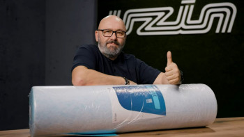 Dlaczego profesjonaliści zabezpieczają parkiety matą PFB Blue?