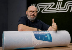 Dlaczego profesjonaliści zabezpieczają parkiety matą PFB Blue?
