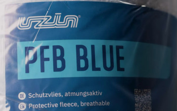 PFB Blue zamiast zwykłej tektury. Tak zabezpieczysz nową podłogę podczas remontu