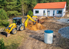 Prosta oczyszczalnia z drenażem kusi ceną. Kompaktowa daje większą pewność