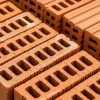 Jakie są zasady bezpiecznego murowania i cięcia pustaków ceramicznych?