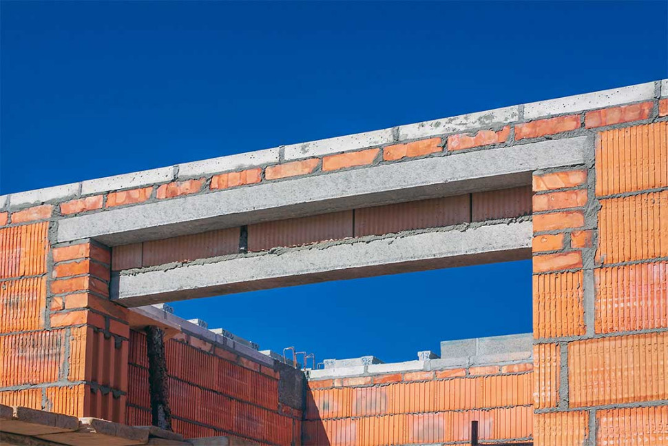Nadproża strunobetonowe SBN cechuje łatwy montaż oraz wysoka funkcjonalność.