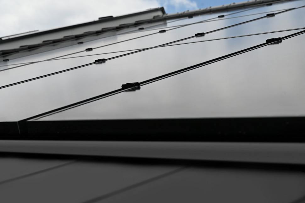 System SunLACE jest rozwiązaniem firmy swisspor Polska, zintegrowanym z dachówkami ceramicznymi i cementowymi marki swissporTON.