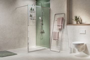 Chromowana kabina Contour, półka 2-Store, drabinka Brix oraz uchwyt na papier i szczotka WC Urban