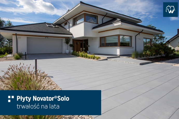 Nowoczesny minimalizm wokół domu, czyli jak płyty brukowe Novator® Solo redefiniują design posesji