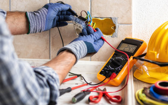 Wymiana elektryki w domu - najczęściej brakuje gniazdek