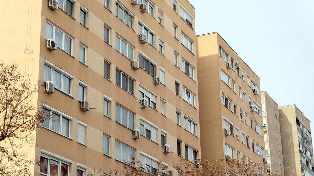 Mieszkanie jak piekarnik. Klimatyzacja w bloku wymaga zgody na montaż