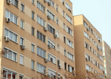 Mieszkanie jak piekarnik. Klimatyzacja w bloku wymaga zgody na montaż