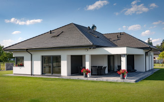 Dachówka ceramiczna czy betonowa? Wybieramy idealne pokrycie dachu na lata
