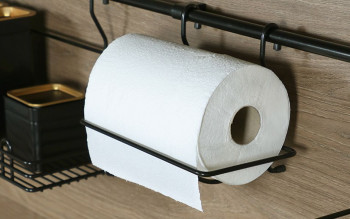 Koniec z zagraconym blatem. Dlaczego relingi kuchenne to absolutny must-have w nowym domu?