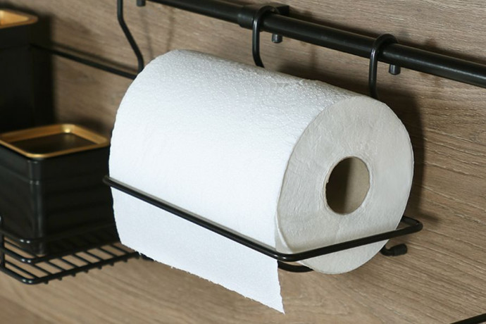Koniec z zagraconym blatem. Dlaczego relingi kuchenne to absolutny must-have w nowym domu?