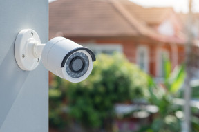Uwaga na prywatny monitoring! UODO bezlitosne dla właściciela posesji - rekordowa kara za nagrywanie ulicy