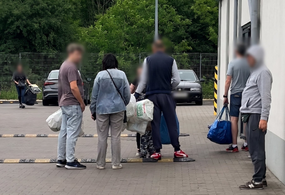 Kolejka do butelkomatu