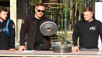  Jak przykleić taśmę wygłuszającą Vent Sol Akustic do paneli z blachy?