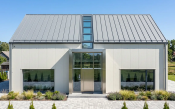 Prosta hala czy architektura premium? Tradycyjna płyta warstwowa vs Alamentti Design DUO
