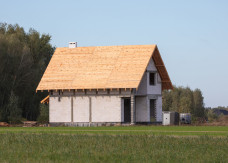 Polacy nie chcą dużych domów. Ponad 60 proc. inwestorów tnie koszty i wybiera ten metraż