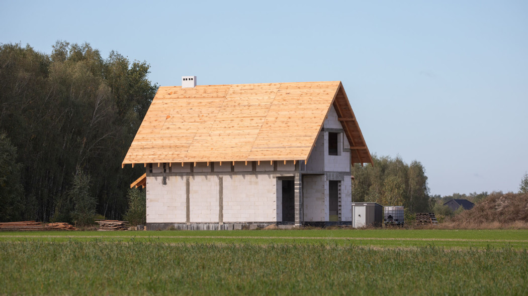 Polacy nie chcą dużych domów. Ponad 60 proc. inwestorów tnie koszty i wybiera ten metraż