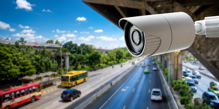 Kamery zewnętrzne. Jak dobrać monitoring do domu i firmy?