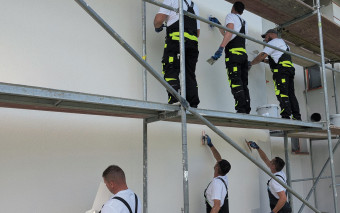Jaki tynk elewacyjny wybrać, żeby nie odnawiać ścian? Rodzaje i ceny tynków