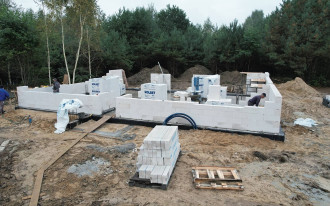 Harmonogram budowy domu. Jak zaplanować kolejność ekip i zgrać terminy, żeby uniknąć chaosu