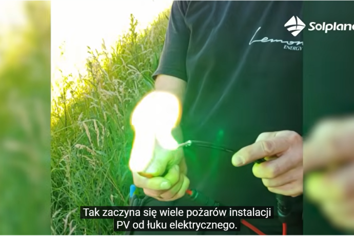 Pożar fotowoltaiki zaczyna się po cichu. Jak działa ochrona AFCI?