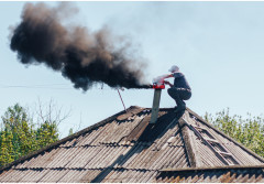 Pożar sadzy w kominie. Co zrobić, gdy ogień pojawi się w przewodzie?