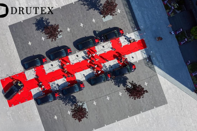 Drutex League: Kolejni mistrzowie sprzedaży z nowymi autami