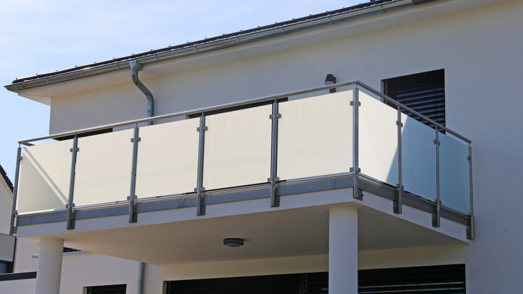 Przecieka taras? Sprawdź krawędź, balustradę i cokół