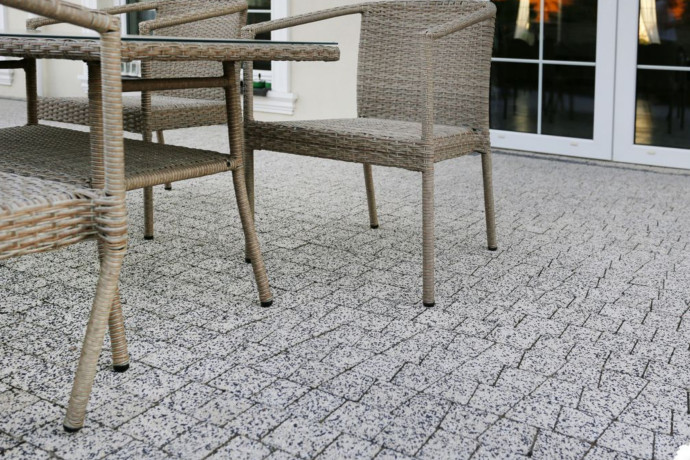 Taras z kostki brukowej bez płyty betonowej?