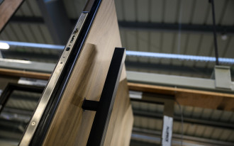 Aluminium czy PVC w drzwiach wejściowych? 
