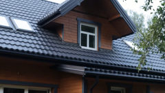 Blachodachówka modułowa czy cięta na wymiar? Co wybrać na dach?