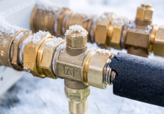 Woda wycieka z pompy ciepła przy 3°C? To nie usterka, lecz sprytna ochrona