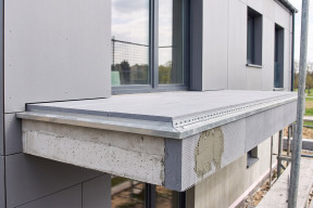 Jak zatrzymać ucieczkę ciepła przez balkon? Płytę trzeba zabezpieczyć z trzech stron