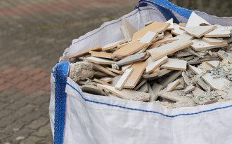 Jak legalnie wywieźć gruz po wyburzeniu ściany działowej?