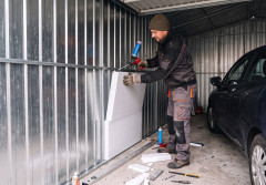 Ocieplenie garażu blaszanego styropianem. Co tak naprawdę niszczy auto i sprzęt po przymrozkach?