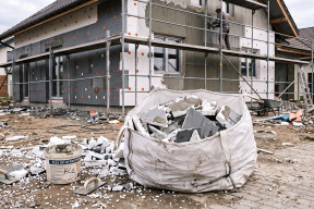 Gdzie wyrzucić styropian po ociepleniu? Żółty pojemnik to kosztowny błąd