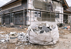 Gdzie wyrzucić styropian po ociepleniu? Żółty pojemnik to kosztowny błąd