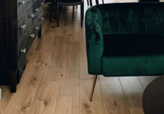 Zapomnij o wymianie podłogi po kilku latach. Co wyróżnia litą deskę podłogową dębową i w jakich klasach jakości występuje?