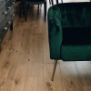 Zapomnij o wymianie podłogi po kilku latach. Co wyróżnia litą deskę podłogową dębową i w jakich klasach jakości występuje?