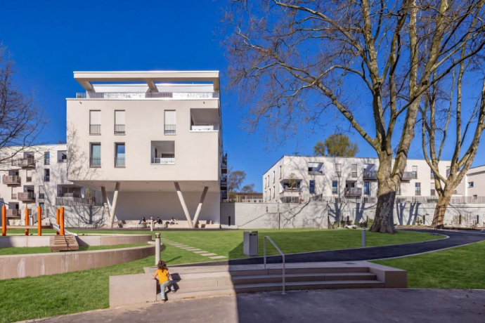 Architektoniczny balans w Mülheim an der Ruhr. Jak połączyć dostępność cenową mieszkań z nagradzaną energooszczędnością